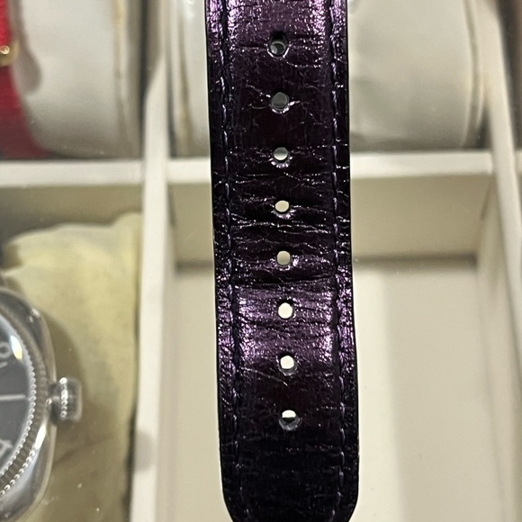 BURBERRY PRE-LOVED AUTHENTIC PURPLE METALLIC GENUINE LEATHER DESIGNER WATCH - Picture 7 of 17